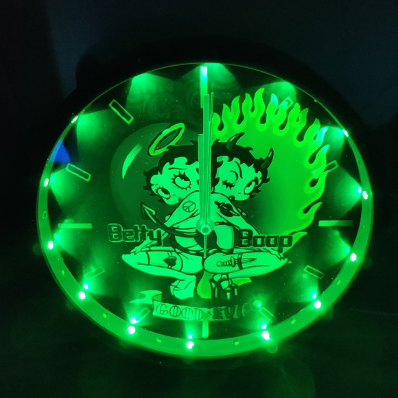COPY - Betty Boop Good n Evil angel wall clock with led lights - Picture 6 of 14